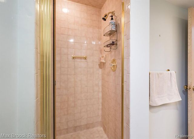 25461 Tweed Drive, Franklin, MI 48025