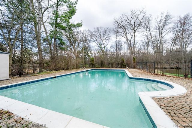 25461 Tweed Drive, Franklin, MI 48025