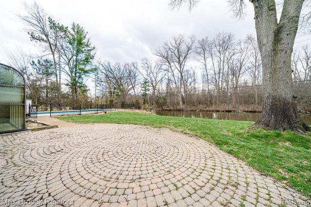 25461 Tweed Drive, Franklin, MI 48025