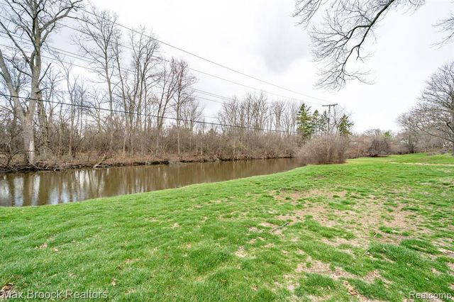 25461 Tweed Drive, Franklin, MI 48025