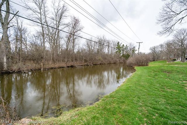 25461 Tweed Drive, Franklin, MI 48025