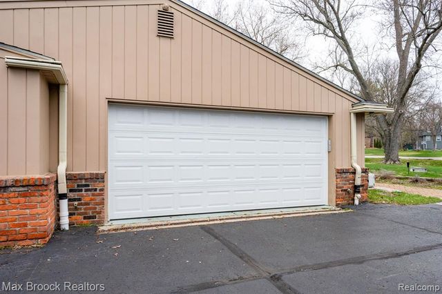 25461 Tweed Drive, Franklin, MI 48025
