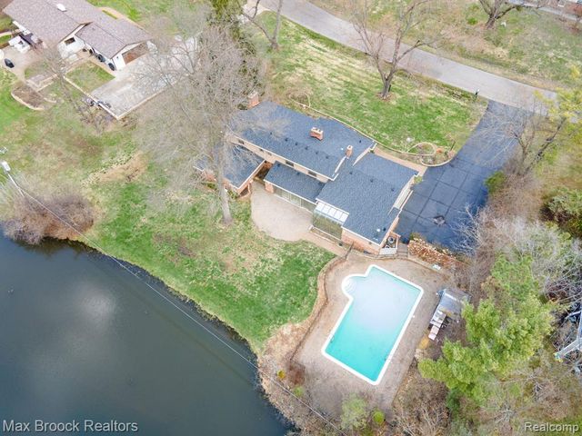 25461 Tweed Drive, Franklin, MI 48025