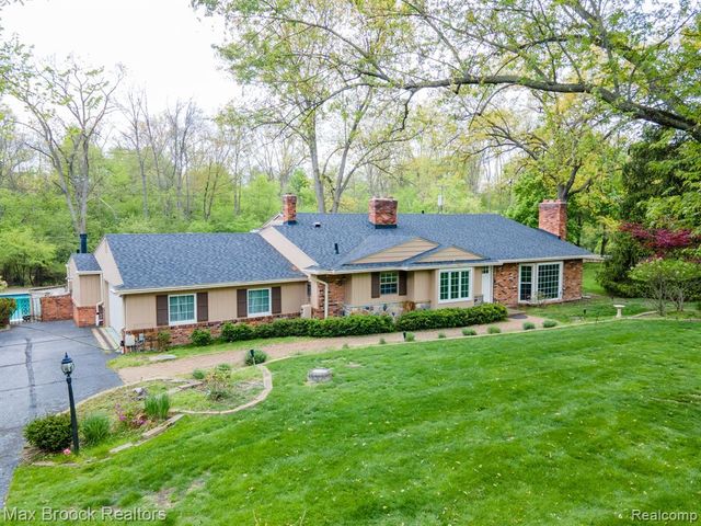 25461 Tweed Drive, Franklin, MI 48025