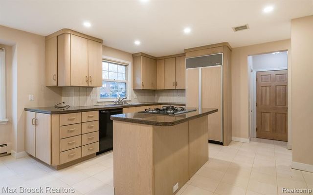25461 Tweed Drive, Franklin, MI 48025