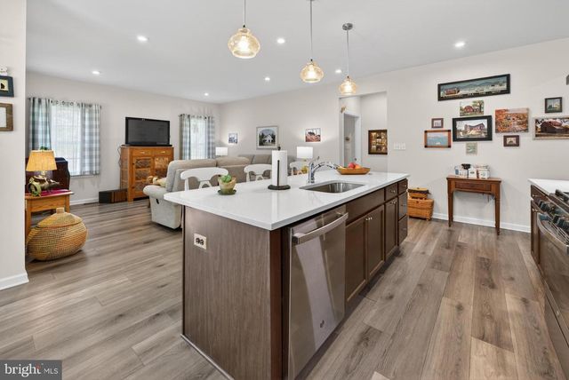 324 TAFT DR, Swedesboro, NJ 08085