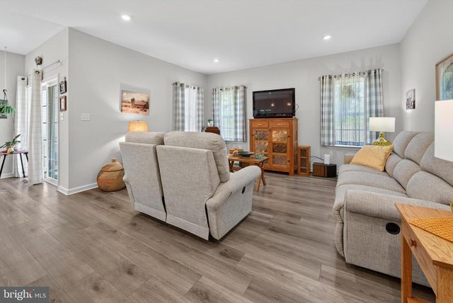 324 TAFT DR, Swedesboro, NJ 08085