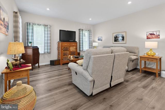 324 TAFT DR, Swedesboro, NJ 08085