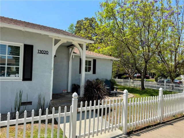 13020 Landale, Los Angeles, CA 91604