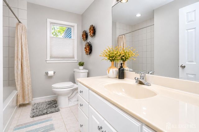 90 Farms Road Circle, East Brunswick, NJ 08816