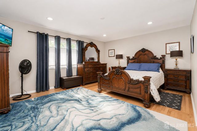 90 Farms Road Circle, East Brunswick, NJ 08816
