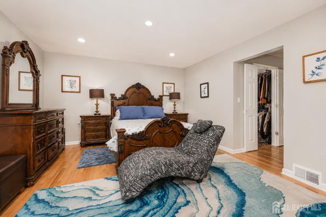 90 Farms Road Circle, East Brunswick, NJ 08816