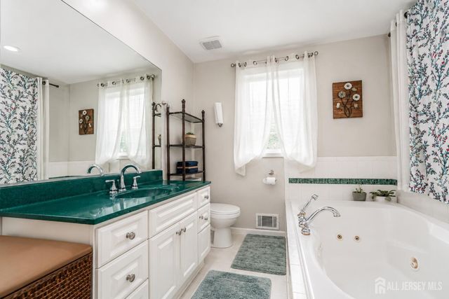 90 Farms Road Circle, East Brunswick, NJ 08816
