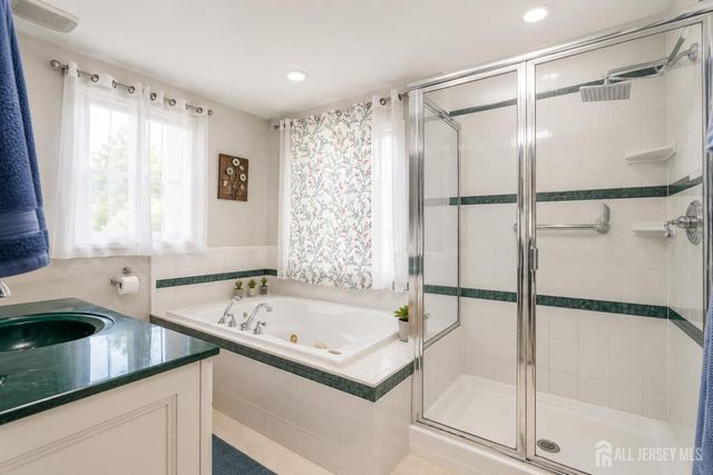 90 Farms Road Circle, East Brunswick, NJ 08816