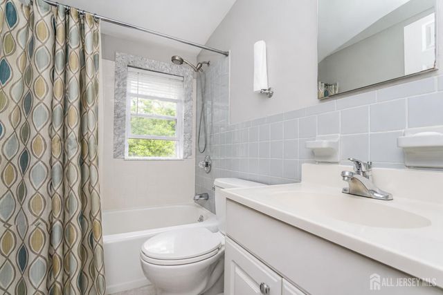 90 Farms Road Circle, East Brunswick, NJ 08816