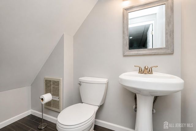 90 Farms Road Circle, East Brunswick, NJ 08816