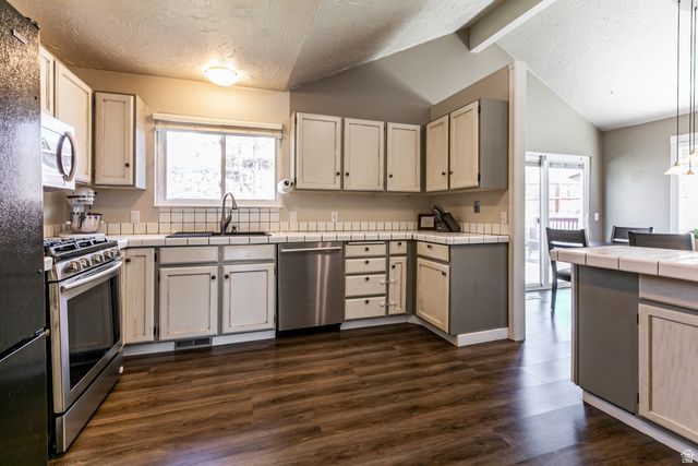 2547 E FALCON WAY, Sandy, UT 84093