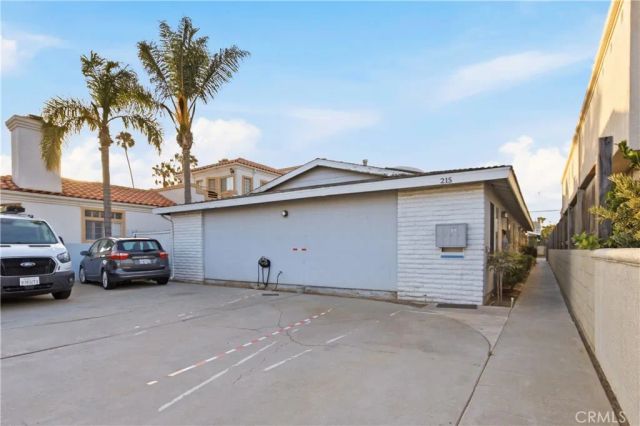 215 Detroit Avenue, Huntington Beach, CA 92648