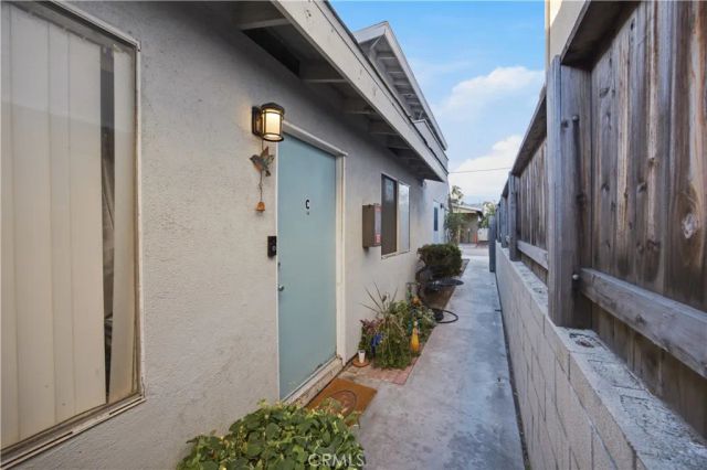 215 Detroit Avenue, Huntington Beach, CA 92648