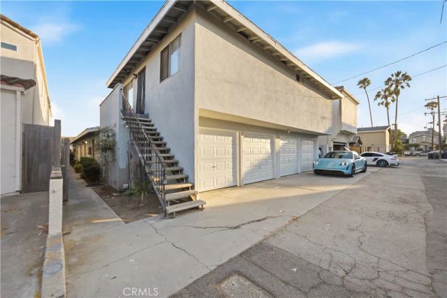 215 Detroit Avenue, Huntington Beach, CA 92648
