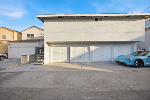 215 Detroit Avenue, Huntington Beach, CA 92648
