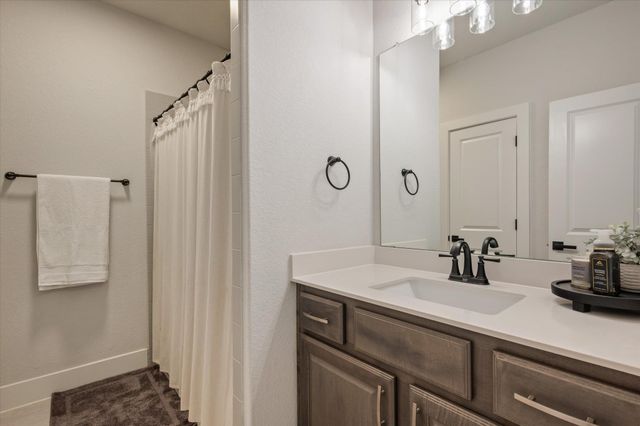 22610 Fountaingrass LN, Lago Vista, TX 78645