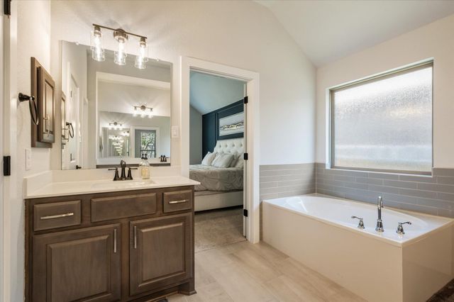 22610 Fountaingrass LN, Lago Vista, TX 78645