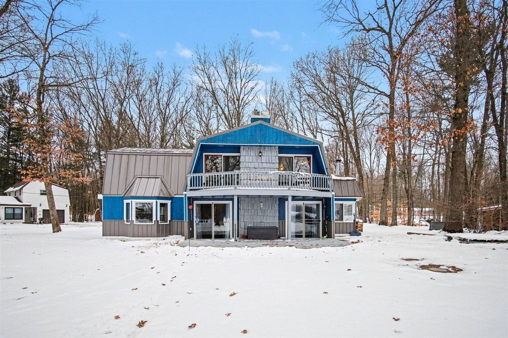 8752 Bills Lake Court, Newaygo, MI 49337