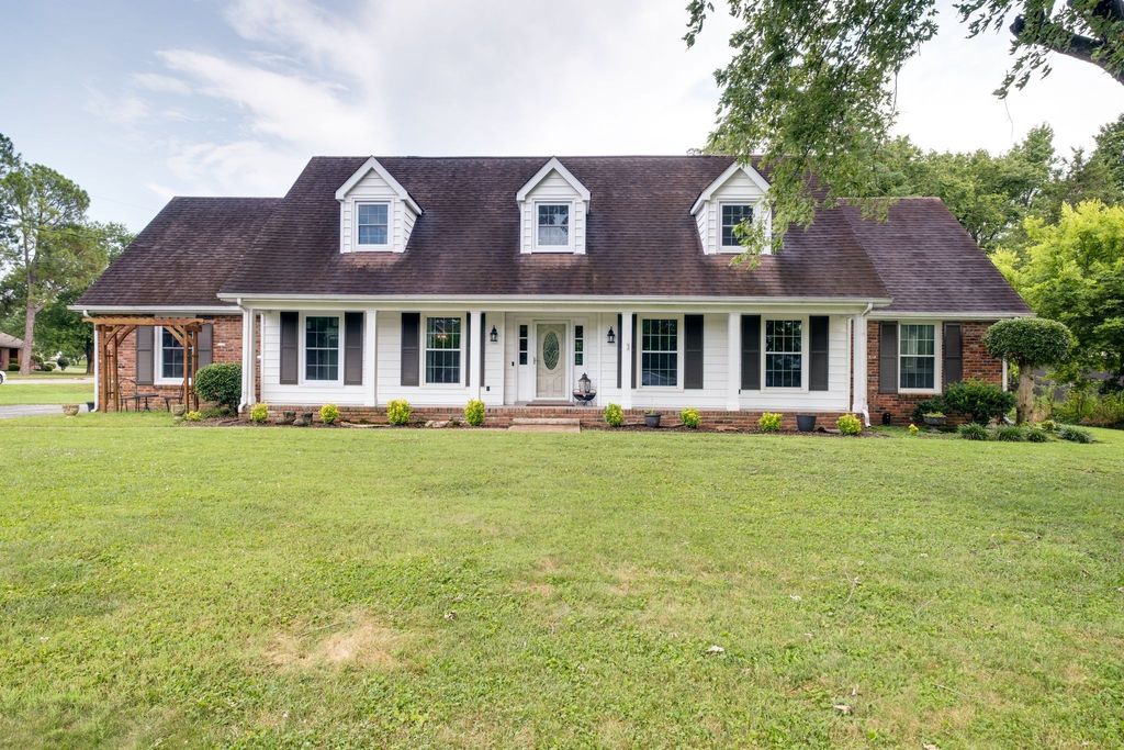 4063 Lake Parkway, Hermitage, TN 37076