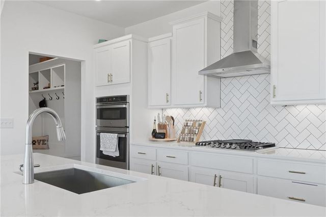 895 Michigan Circle, Hoschton, GA 30548