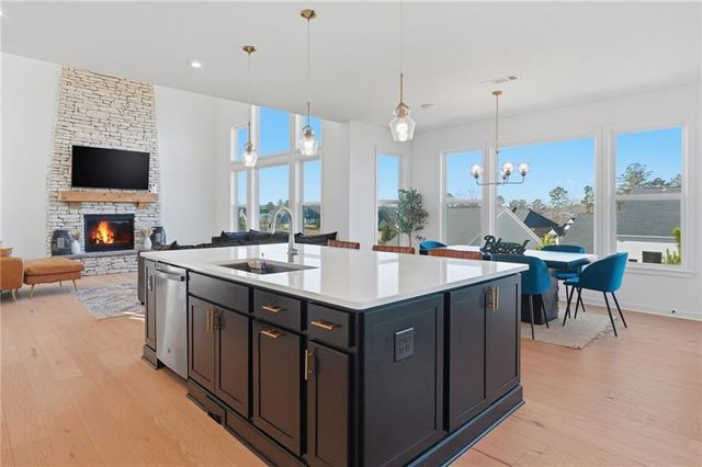 895 Michigan Circle, Hoschton, GA 30548