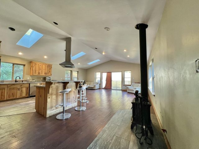 250 Gibson Creek Road, Whitethorn, CA 95589