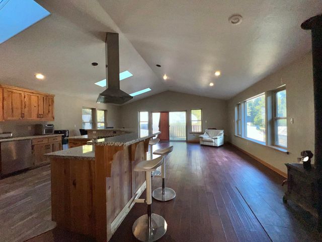 250 Gibson Creek Road, Whitethorn, CA 95589