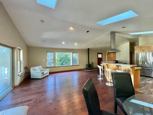 250 Gibson Creek Road, Whitethorn, CA 95589