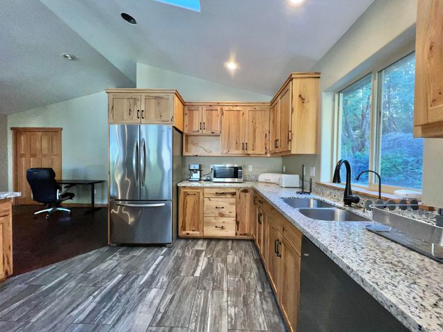 250 Gibson Creek Road, Whitethorn, CA 95589