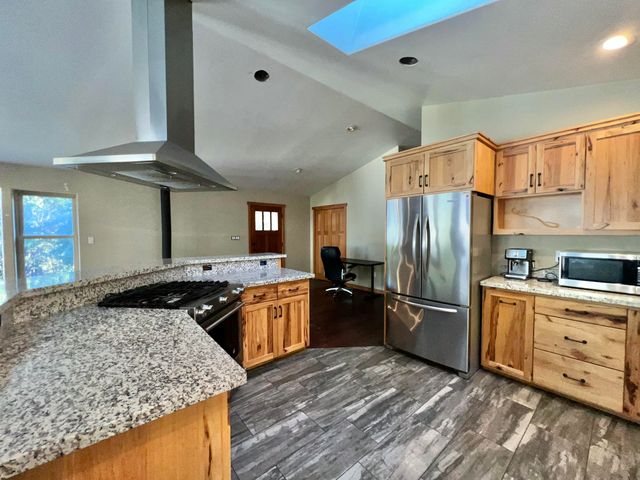 250 Gibson Creek Road, Whitethorn, CA 95589