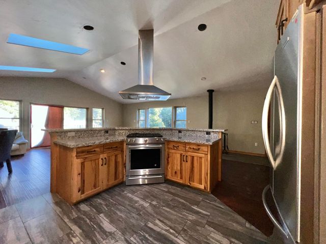 250 Gibson Creek Road, Whitethorn, CA 95589