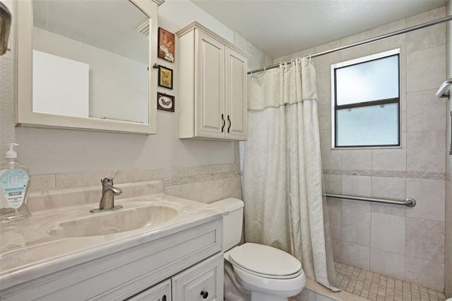 951 CR 453, Lake Panasoffkee, FL 33538