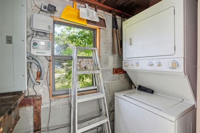 951 CR 453, Lake Panasoffkee, FL 33538