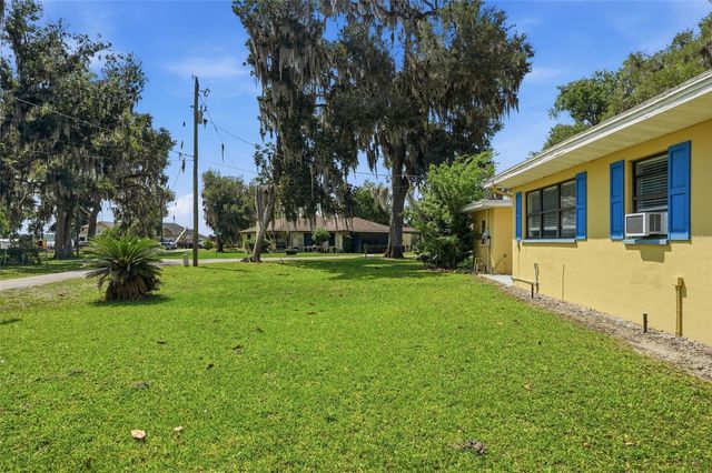 951 CR 453, Lake Panasoffkee, FL 33538