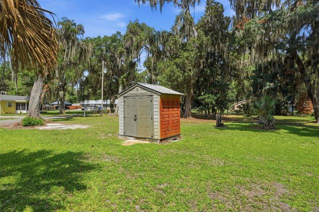 951 CR 453, Lake Panasoffkee, FL 33538