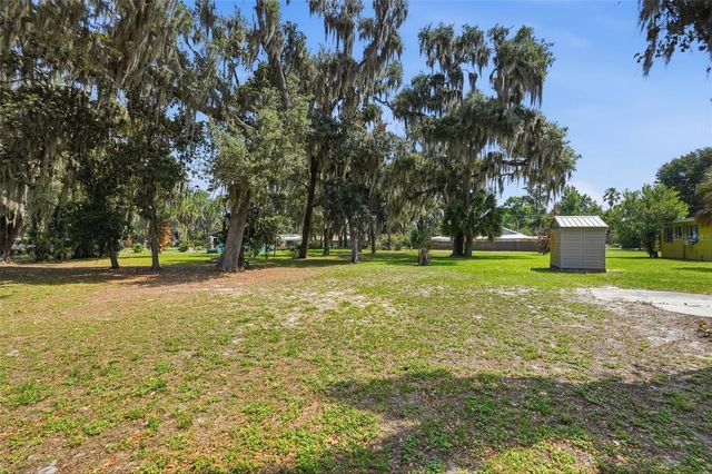 951 CR 453, Lake Panasoffkee, FL 33538