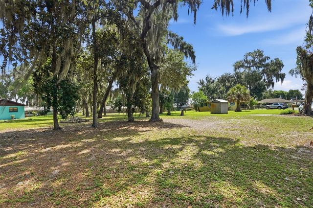 951 CR 453, Lake Panasoffkee, FL 33538