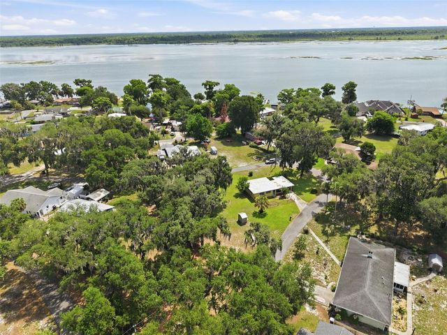 951 CR 453, Lake Panasoffkee, FL 33538