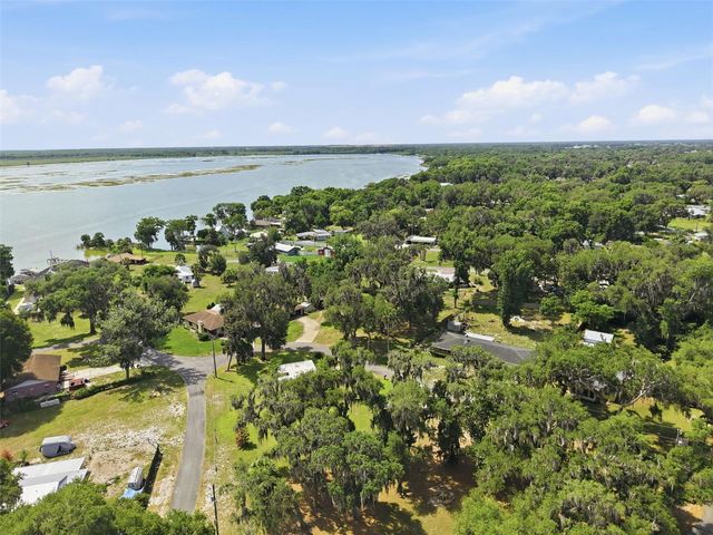 951 CR 453, Lake Panasoffkee, FL 33538