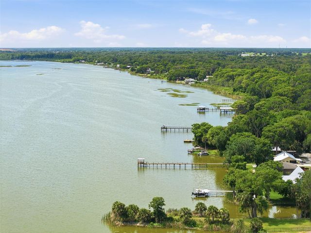 951 CR 453, Lake Panasoffkee, FL 33538
