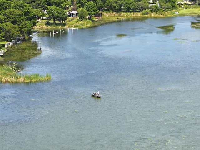 951 CR 453, Lake Panasoffkee, FL 33538