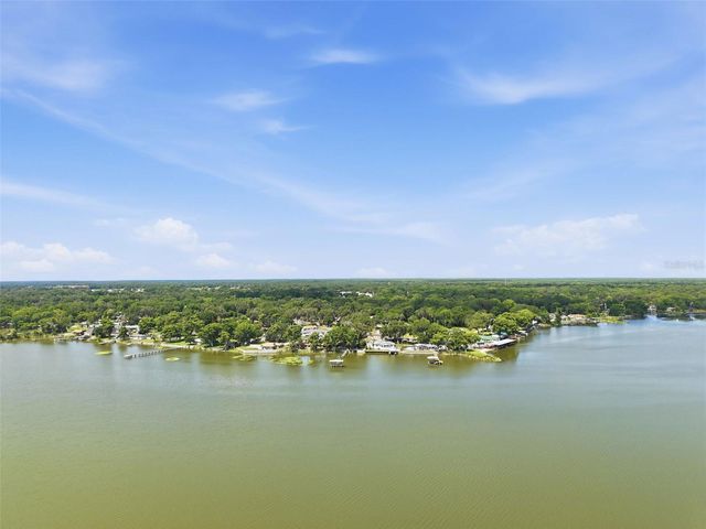 951 CR 453, Lake Panasoffkee, FL 33538