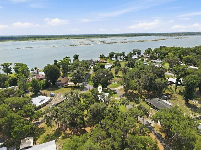 951 CR 453, Lake Panasoffkee, FL 33538