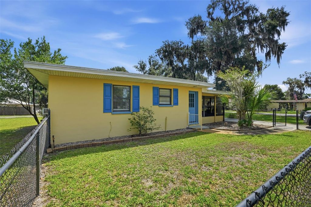 951 CR 453, Lake Panasoffkee, FL 33538